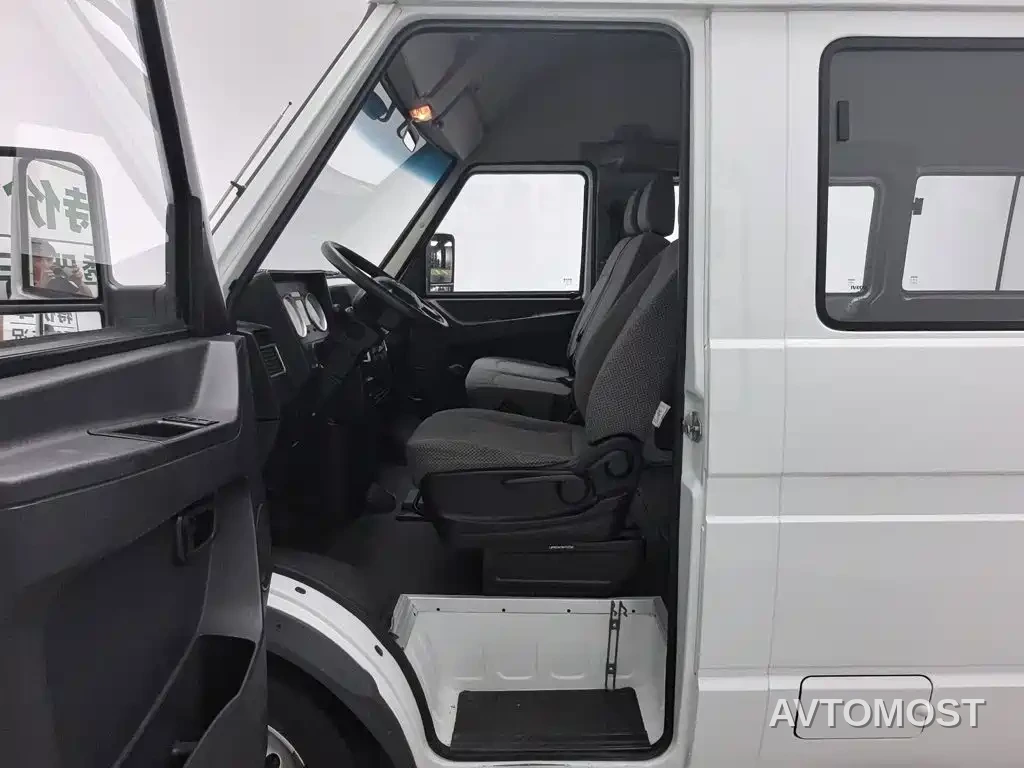 Iveco Daily 2021 Model 2.5T A35 M1 Passenger Vehicle 5-9 Seats Short Wheelbase Medium Roof Dual Tires Manual Door — фото 9