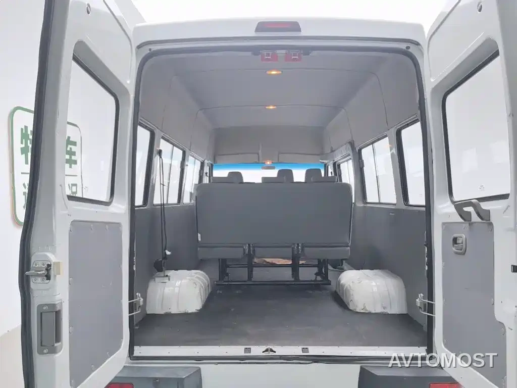 Iveco Daily 2021 Model 2.5T A35 M1 Passenger Vehicle 5-9 Seats Short Wheelbase Medium Roof Dual Tires Manual Door — фото 13