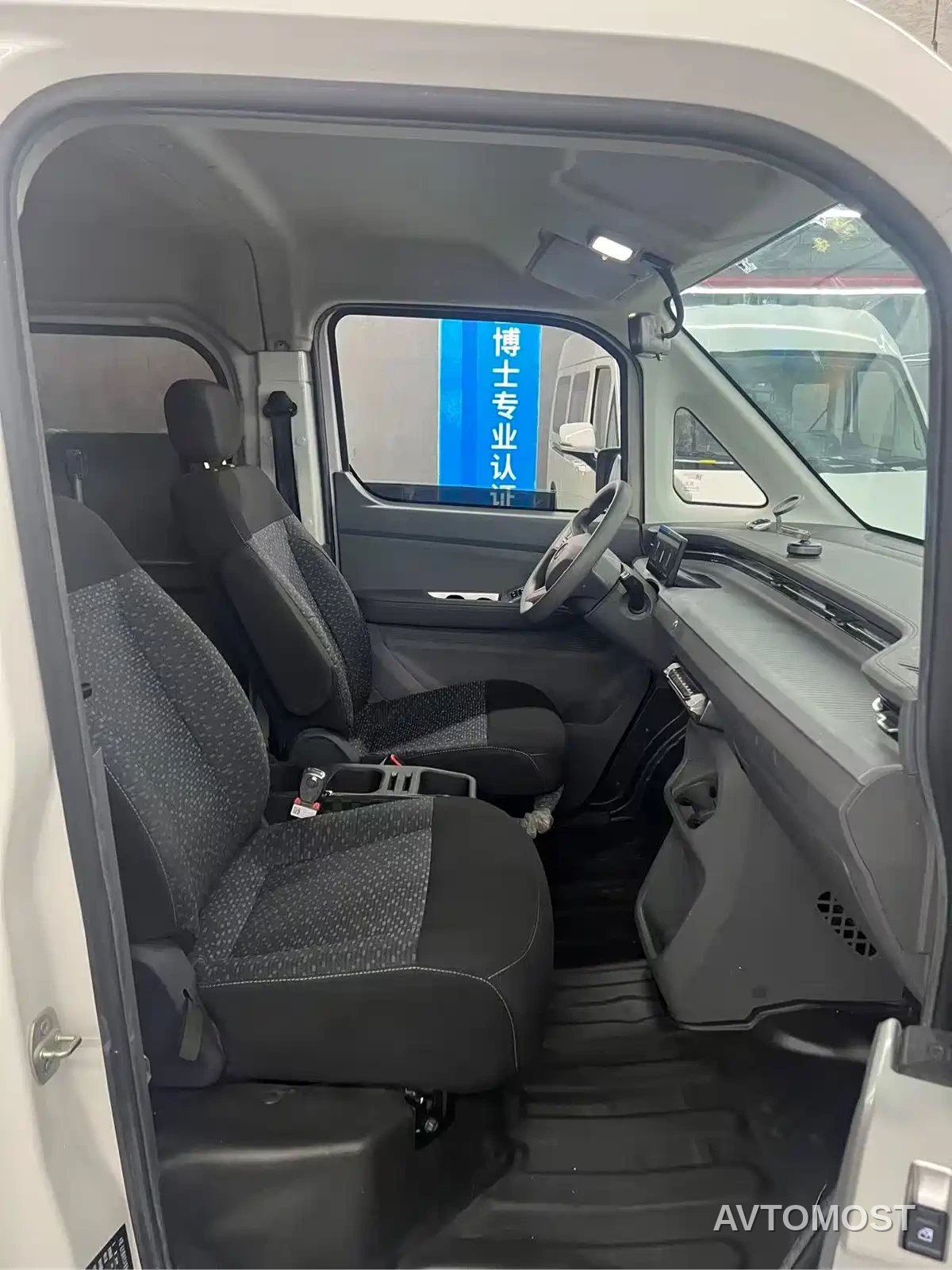Foton Fengjing i7 2025 Multi-purpose Long Wheelbase FWD CATL 66.67kWh Smart Edition Flat Roof Single Tire 6-Seater — фото 11