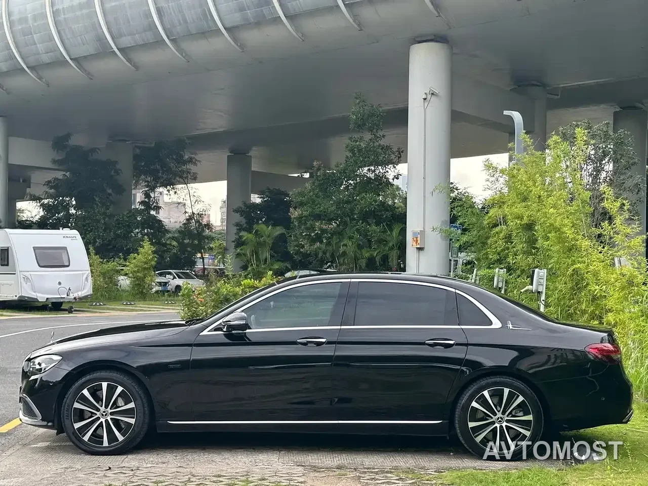 Mercedes-Benz E-Class New Energy 2022 E 350 e L Plug-in Hybrid Sports Sedan — фото 7
