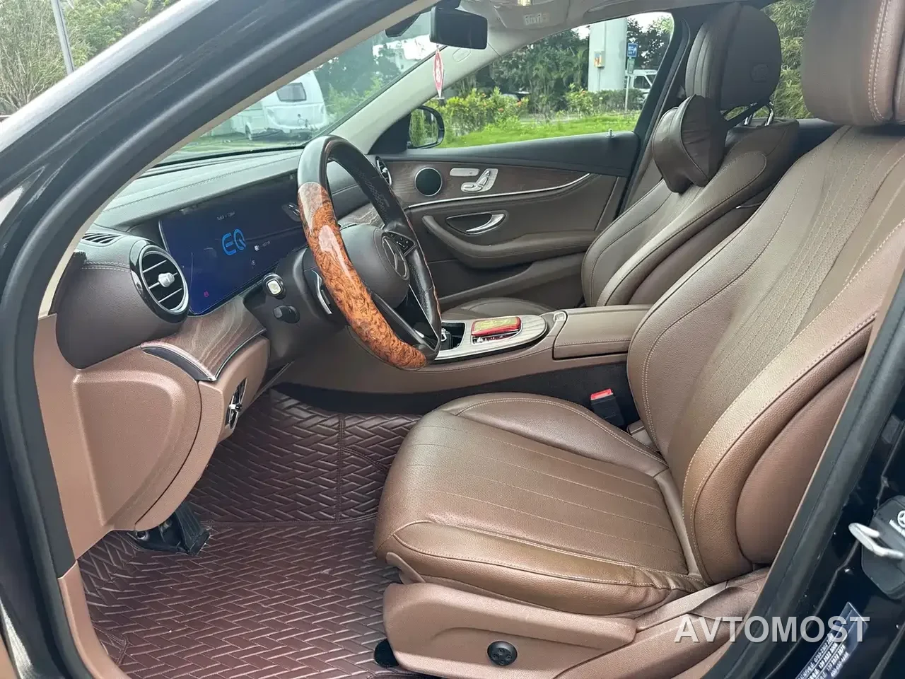 Mercedes-Benz E-Class New Energy 2022 E 350 e L Plug-in Hybrid Sports Sedan — фото 8