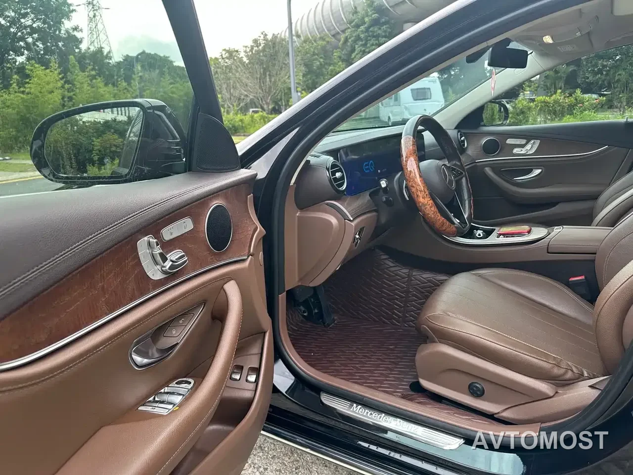 Mercedes-Benz E-Class New Energy 2022 E 350 e L Plug-in Hybrid Sports Sedan — фото 9