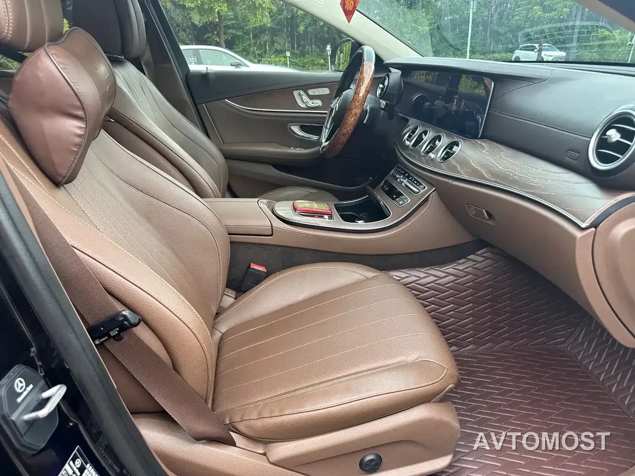 Mercedes-Benz E-Class New Energy 2022 E 350 e L Plug-in Hybrid Sports Sedan — фото 11