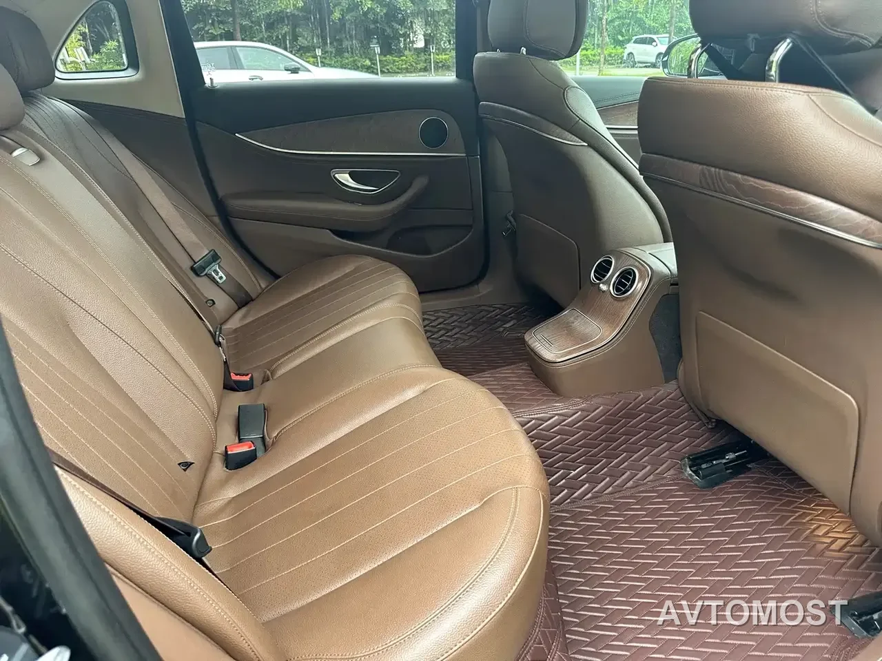 Mercedes-Benz E-Class New Energy 2022 E 350 e L Plug-in Hybrid Sports Sedan — фото 12