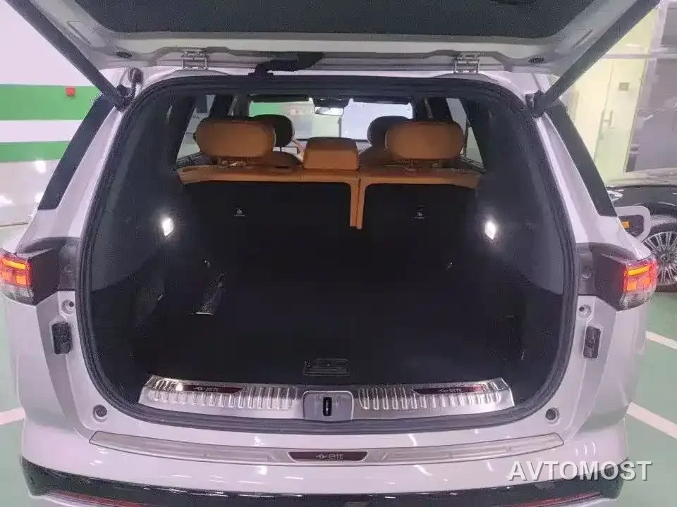 Dongfeng Yipai eπ008 2025 210Max Extended Range 5-Seater — фото 10