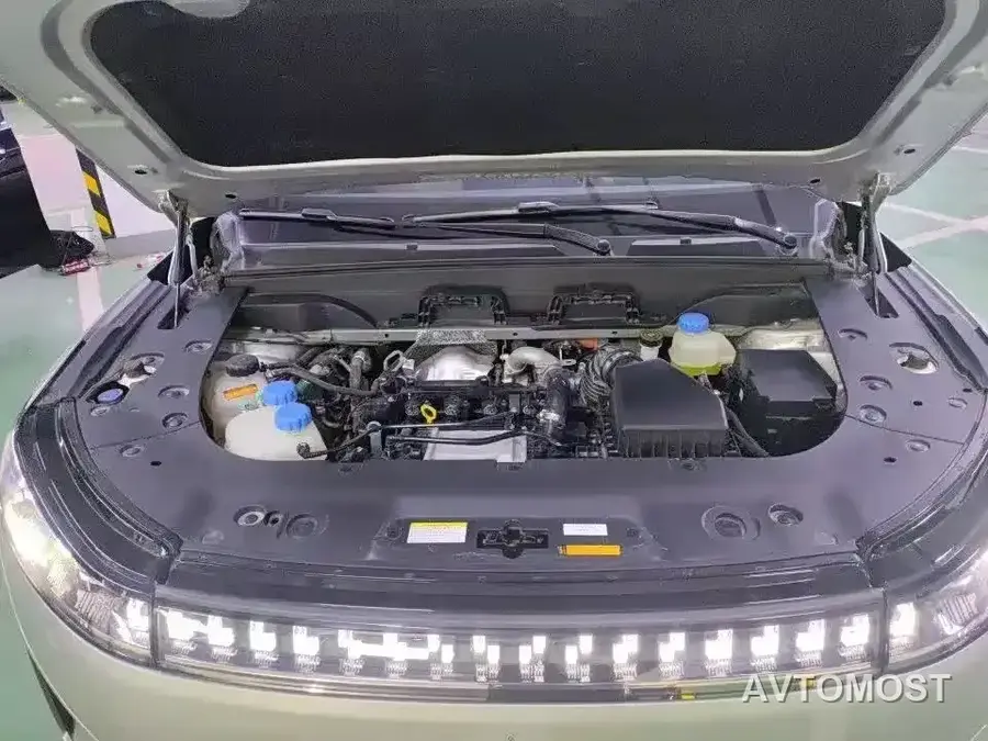 Dongfeng Yipai eπ008 2025 210Max Extended Range 5-Seater