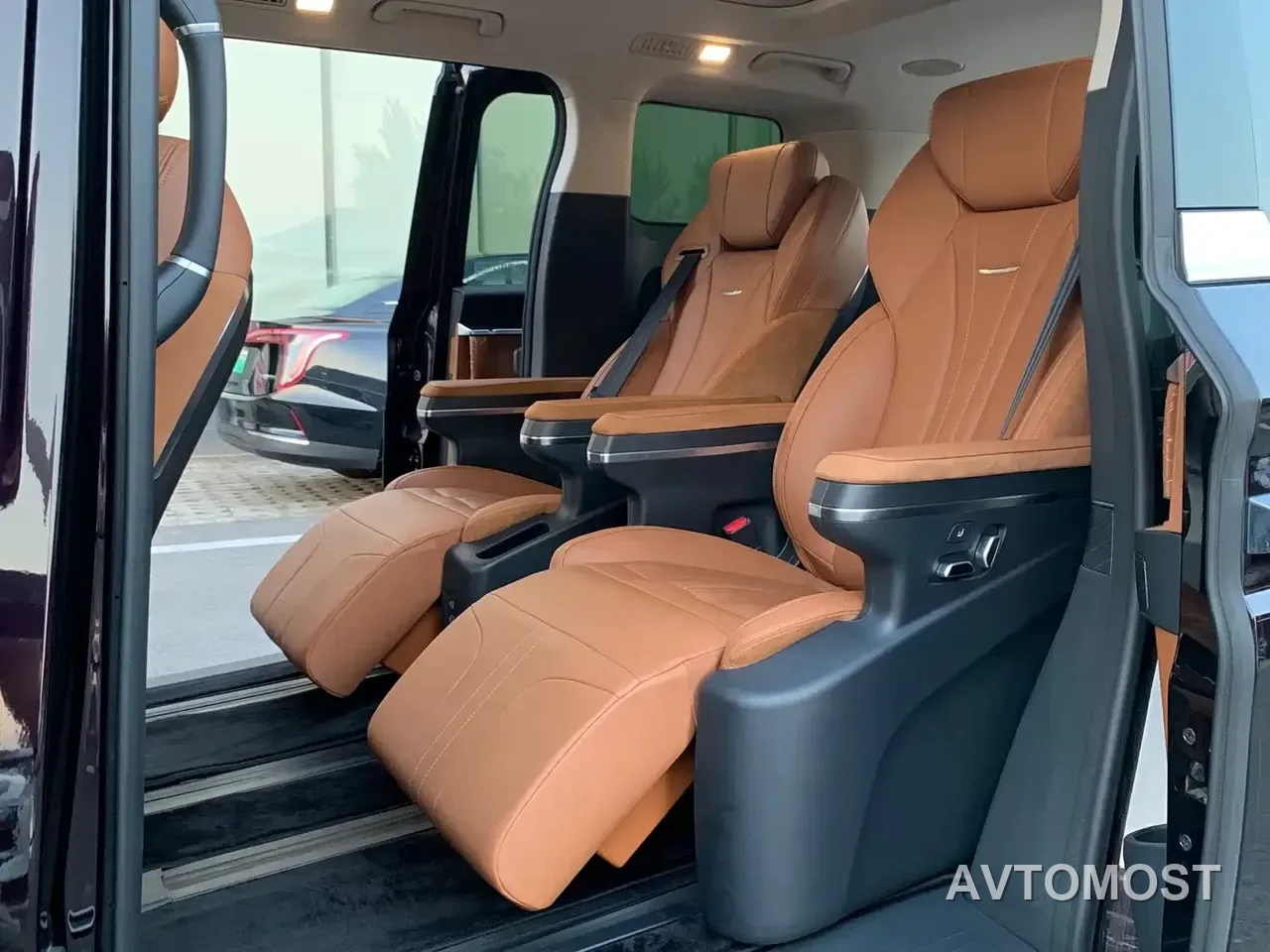 Hongqi HQ9 PHEV 2024 Model 2.0T AWD Business Edition — фото 12