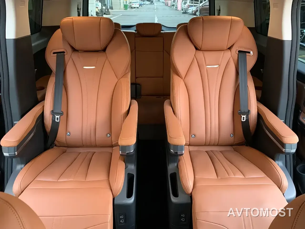 Hongqi HQ9 PHEV 2024 Model 2.0T AWD Business Edition — фото 18