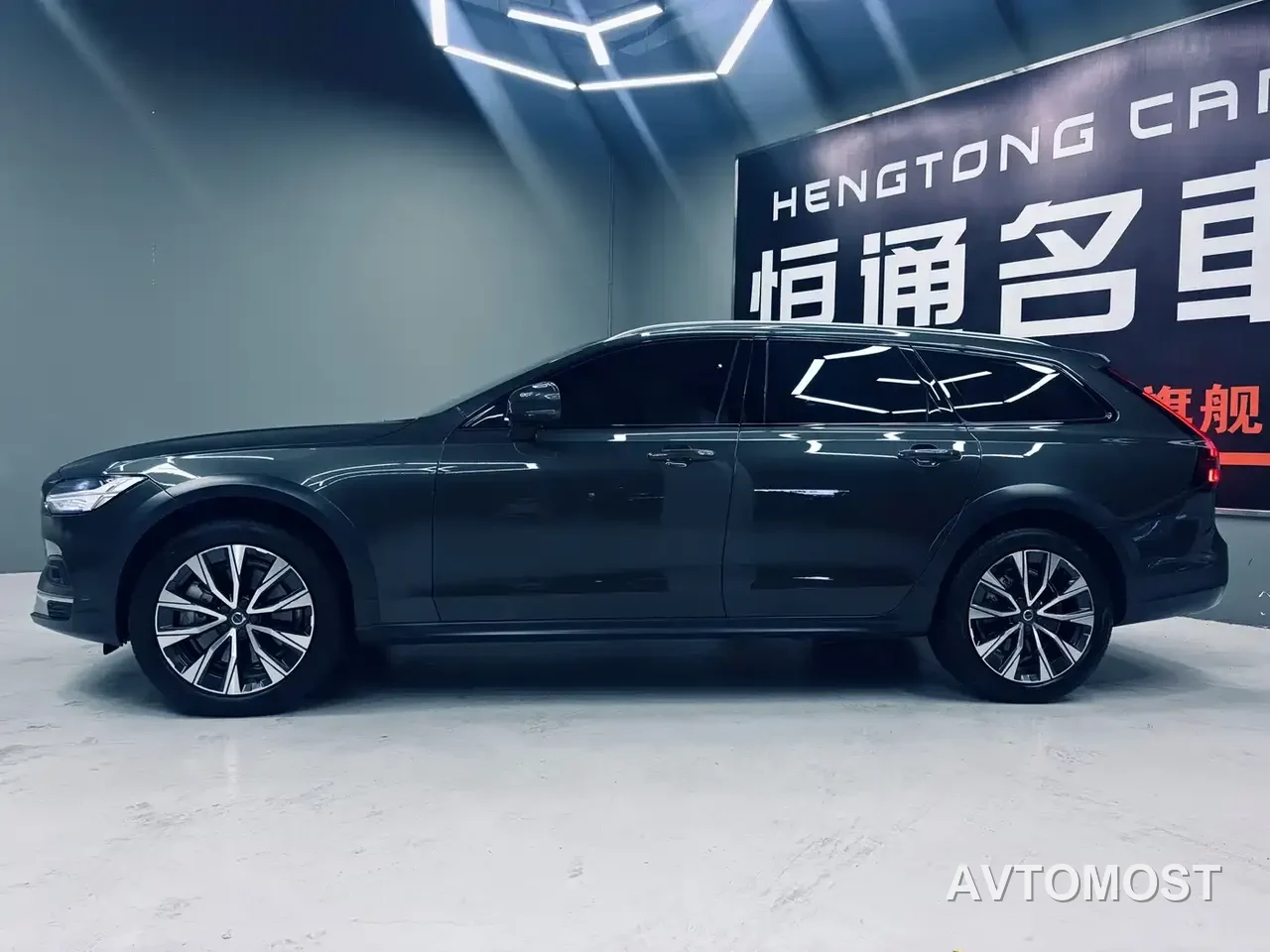 Volvo V90 2021 Model Cross Country B5 AWD Premium Smart Edition — фото 2
