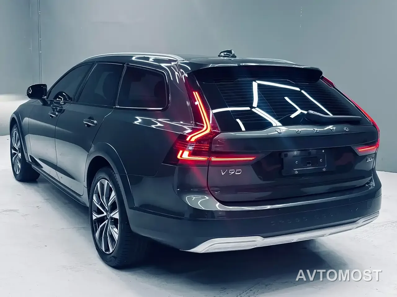 Volvo V90 2021 Model Cross Country B5 AWD Premium Smart Edition — фото 3