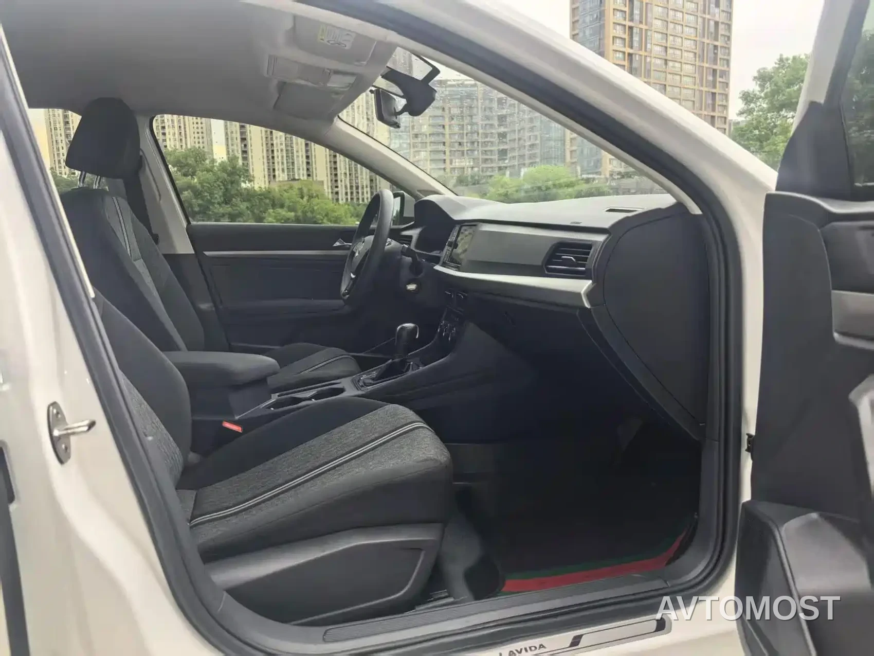 Volkswagen VW Lavida EV 2019 Premium Edition — фото 9