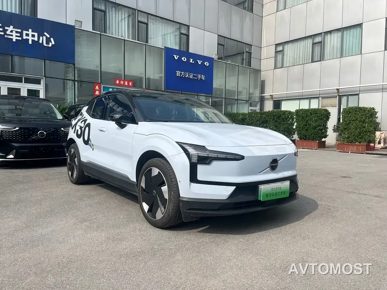 Volvo EX30 2025 RWD Long Range Ultra — фото 3