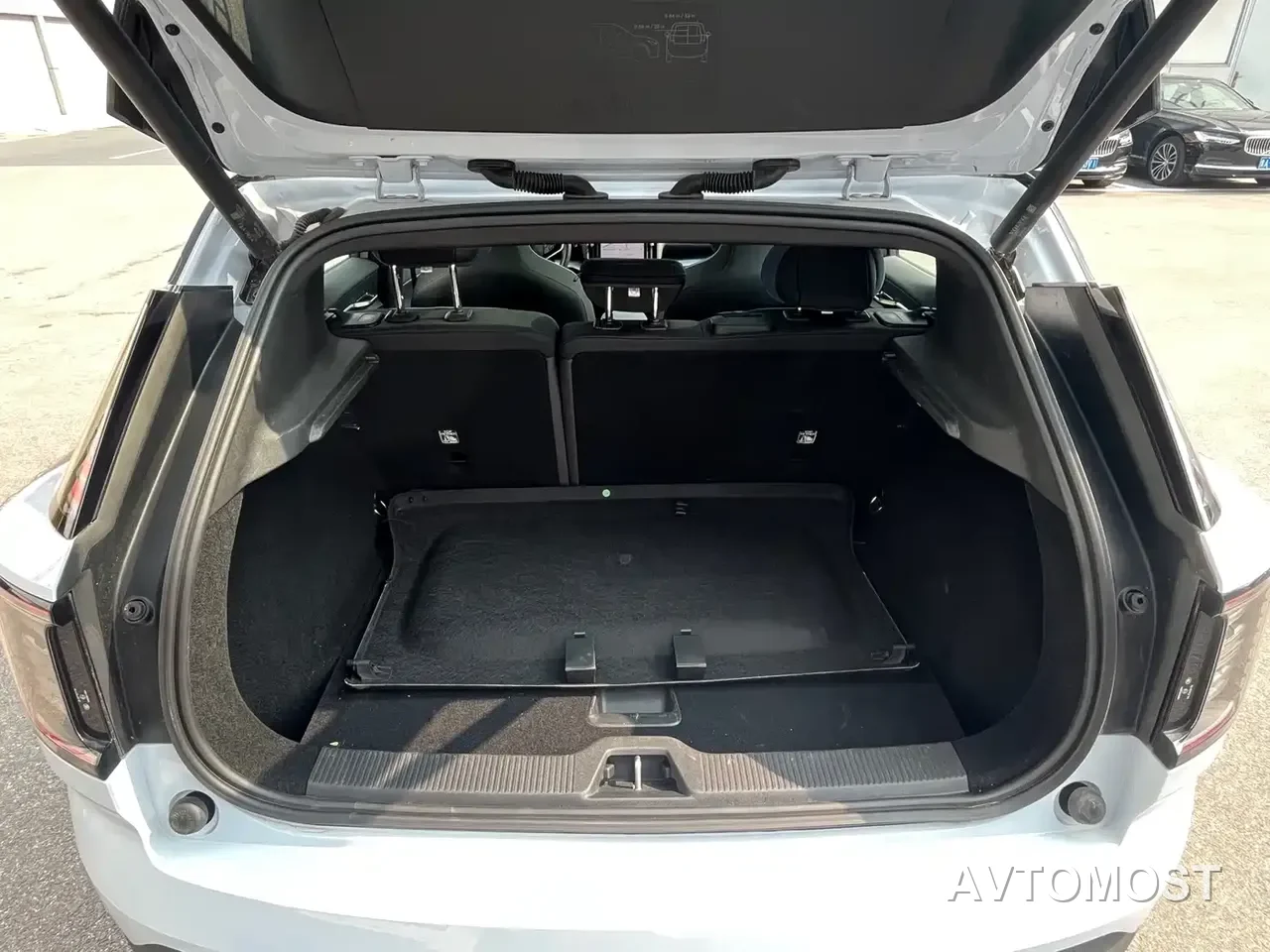 Volvo EX30 2025 RWD Long Range Ultra — фото 10