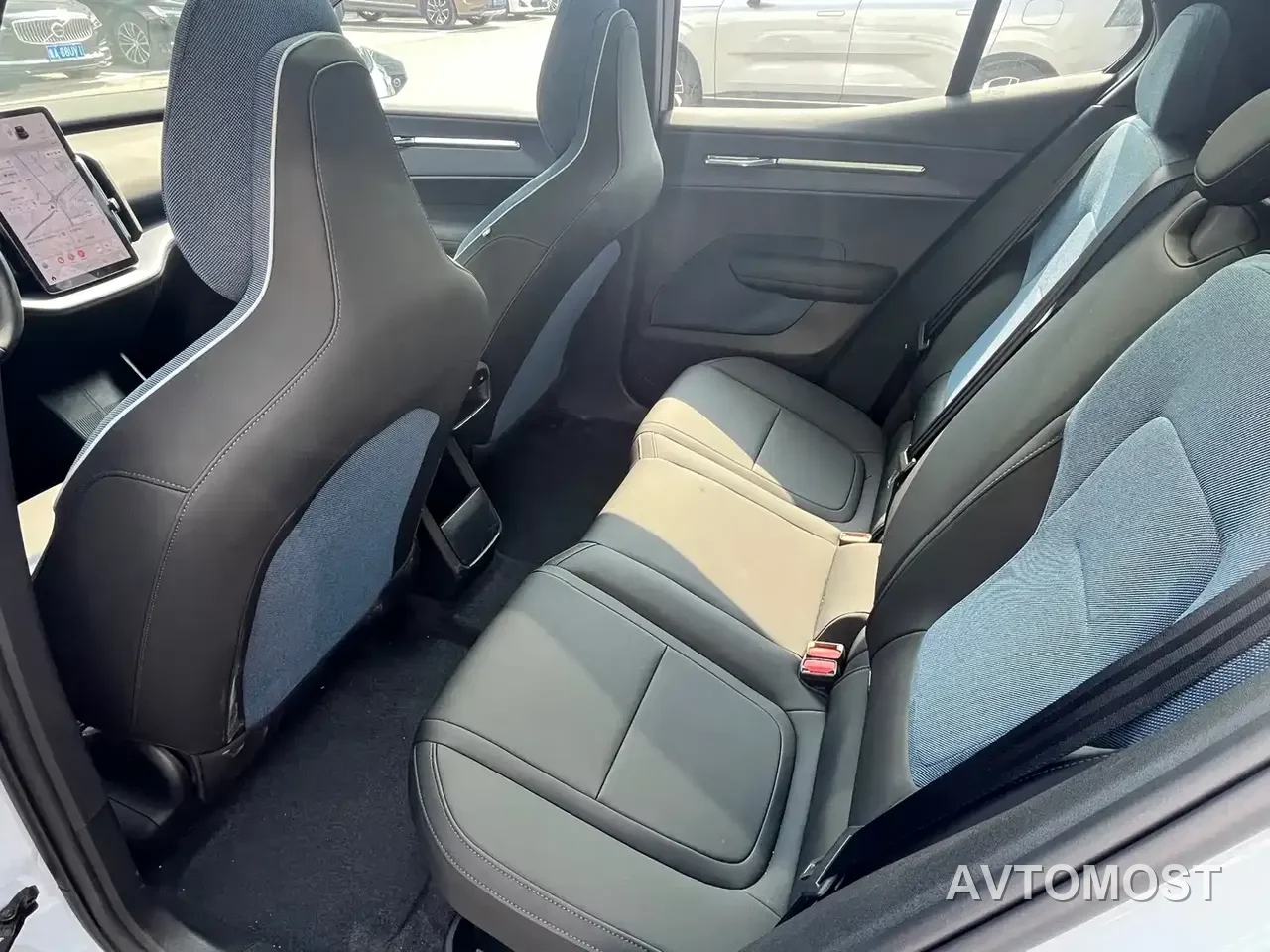 Volvo EX30 2025 RWD Long Range Ultra — фото 12