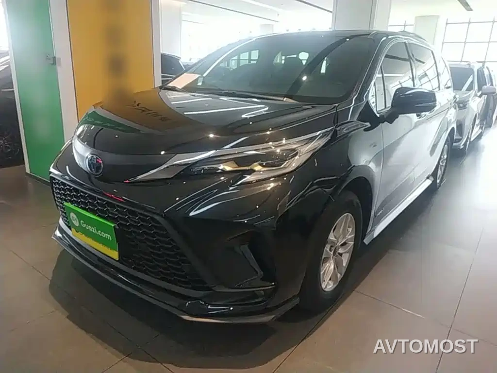 Toyota Granvia 2023 2.5L Hybrid Comfort Edition — фото 1