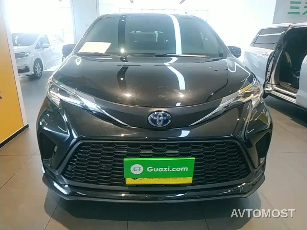 Toyota Granvia 2023 2.5L Hybrid Comfort Edition — фото 3