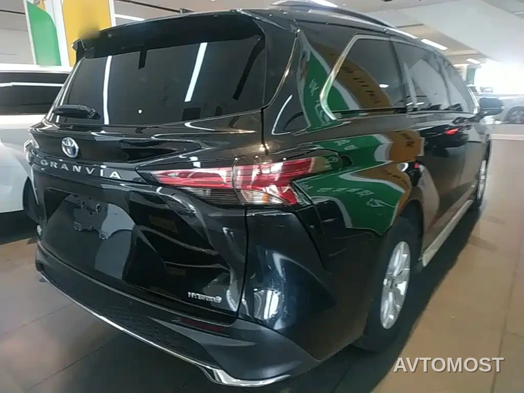 Toyota Granvia 2023 2.5L Hybrid Comfort Edition — фото 5