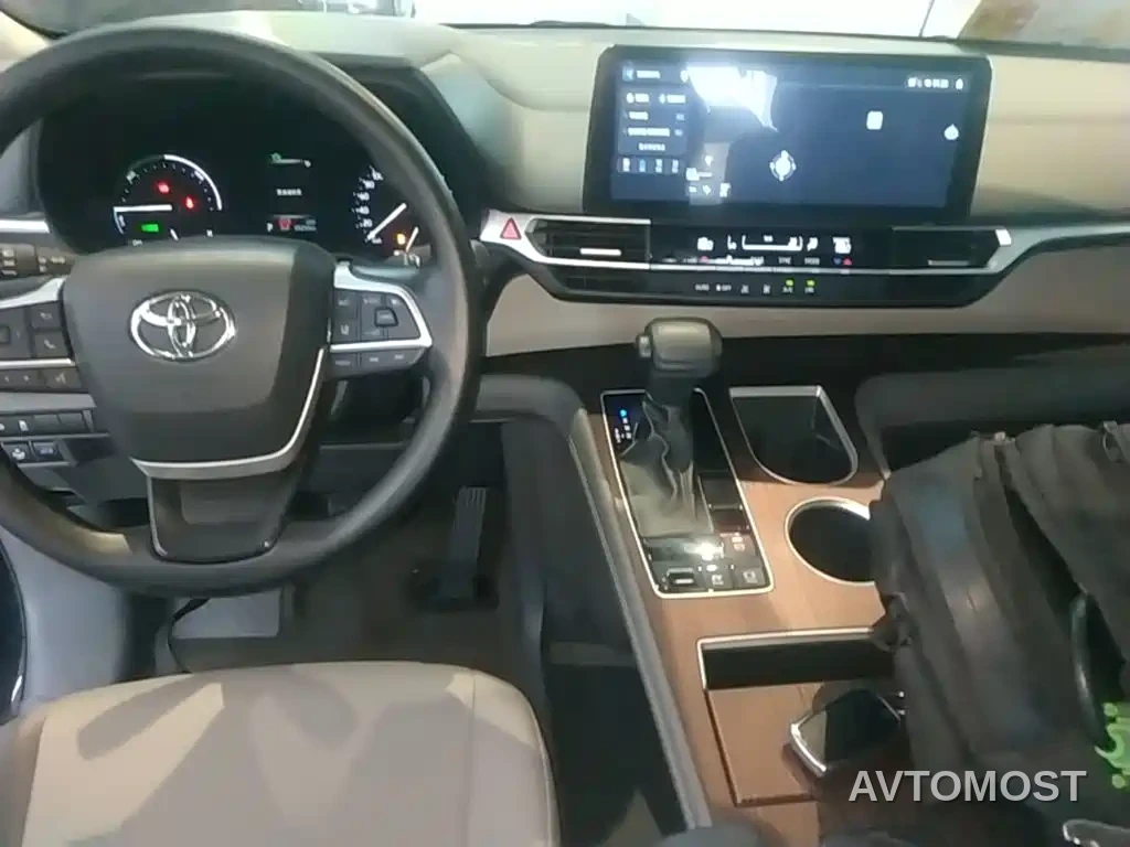 Toyota Granvia 2023 2.5L Hybrid Comfort Edition — фото 6