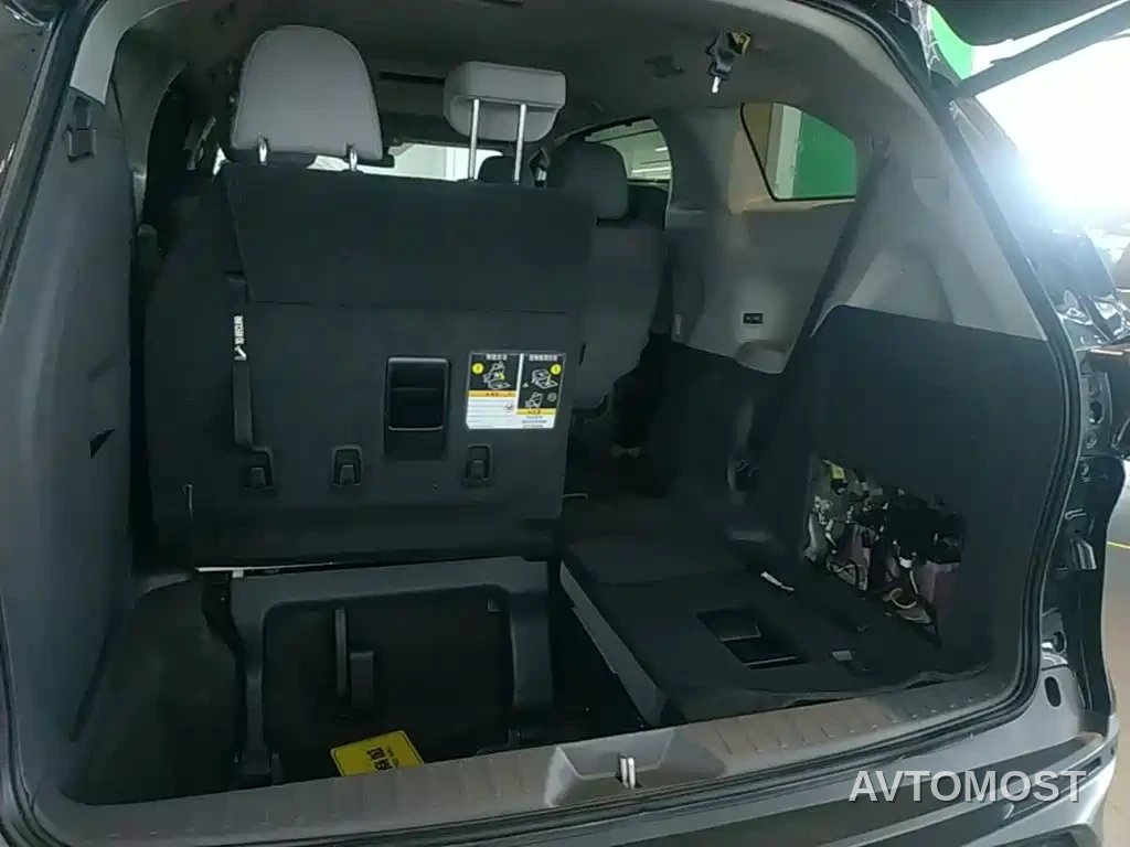 Toyota Granvia 2023 2.5L Hybrid Comfort Edition — фото 15