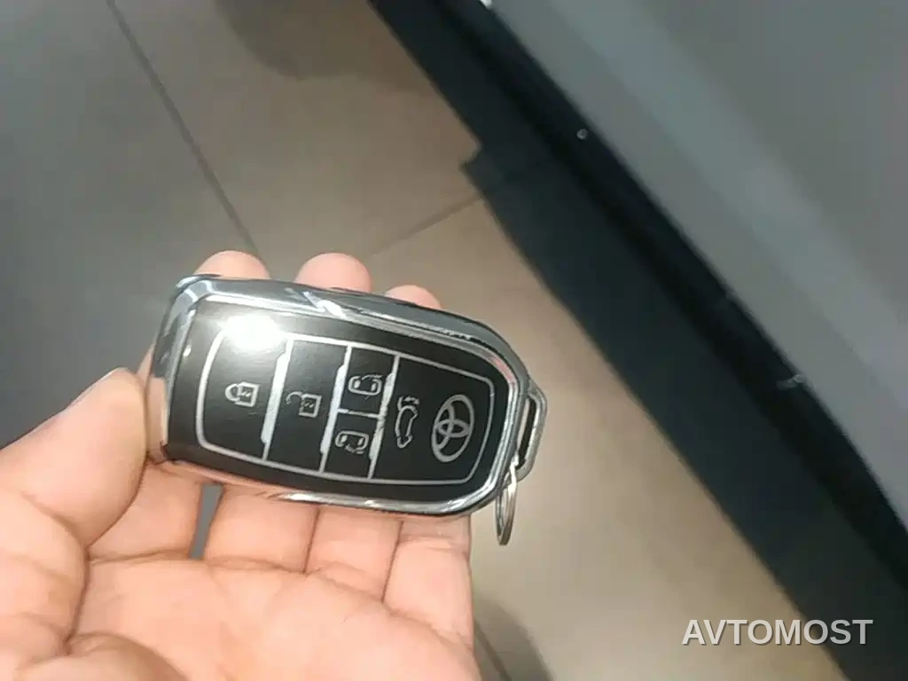 Toyota Granvia 2023 2.5L Hybrid Comfort Edition — фото 17