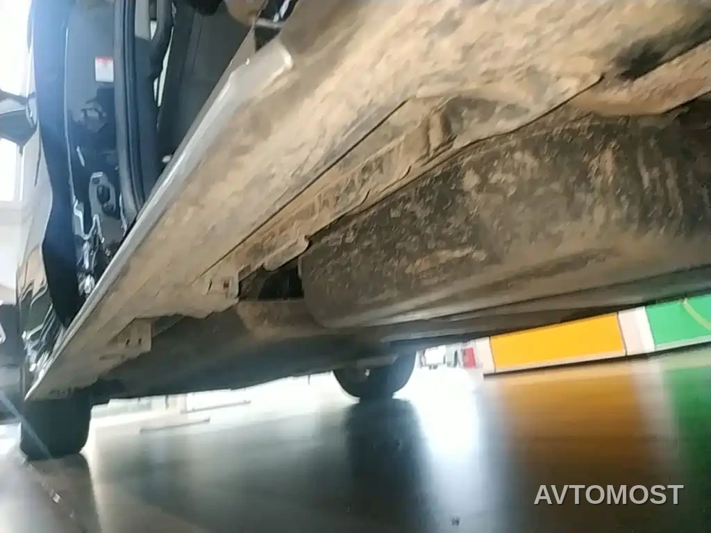 Toyota Granvia 2023 2.5L Hybrid Comfort Edition — фото 21