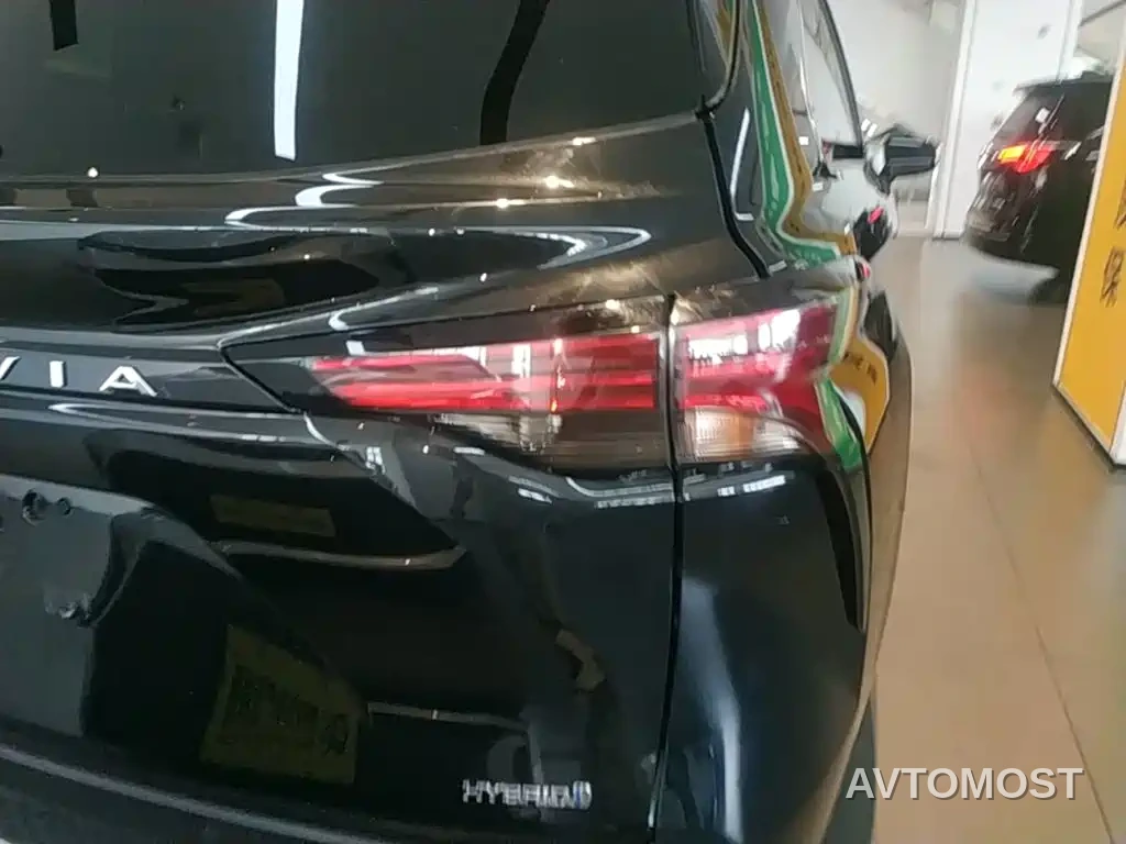 Toyota Granvia 2023 2.5L Hybrid Comfort Edition — фото 24