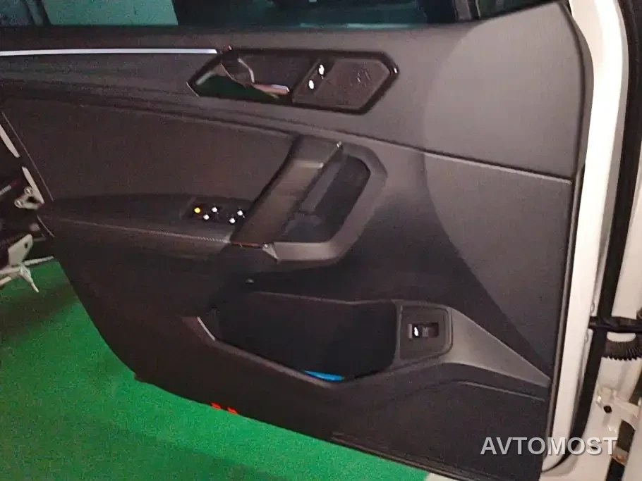 Volkswagen Tiguan L PHEV 2021 430PHEV Plug-in Hybrid Flagship — фото 7
