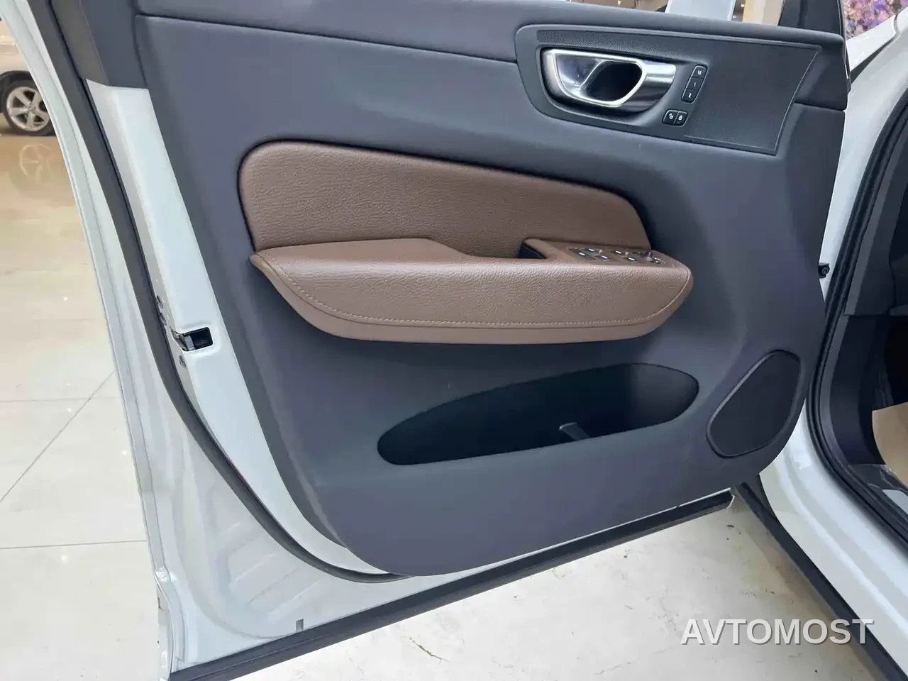 Volvo XC60 Plug-in Hybrid 2022 T8 PHEV AWD Inscription Luxury — фото 10