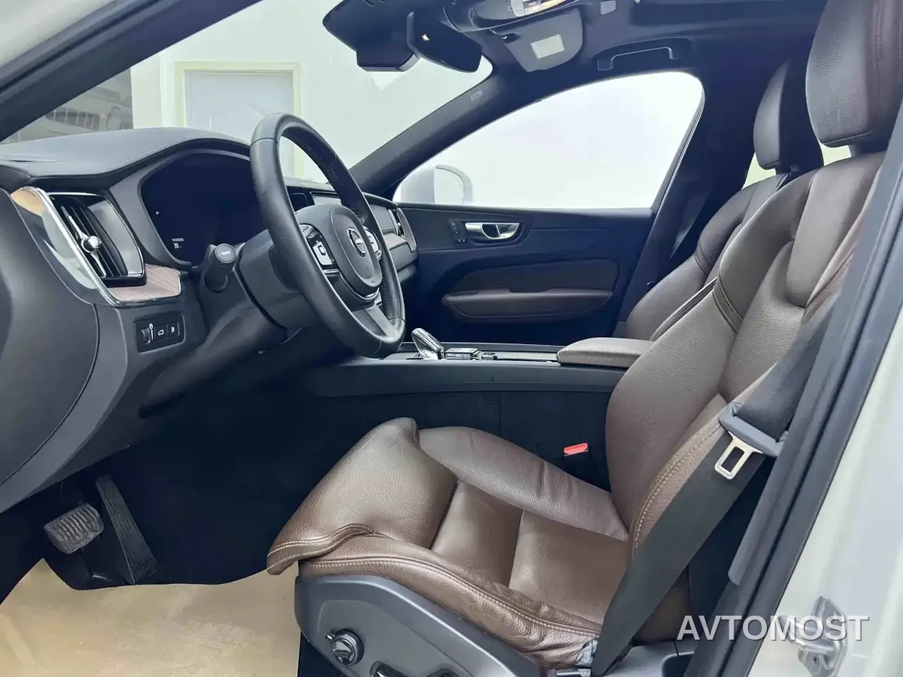 Volvo XC60 Plug-in Hybrid 2022 T8 PHEV AWD Inscription Luxury — фото 11