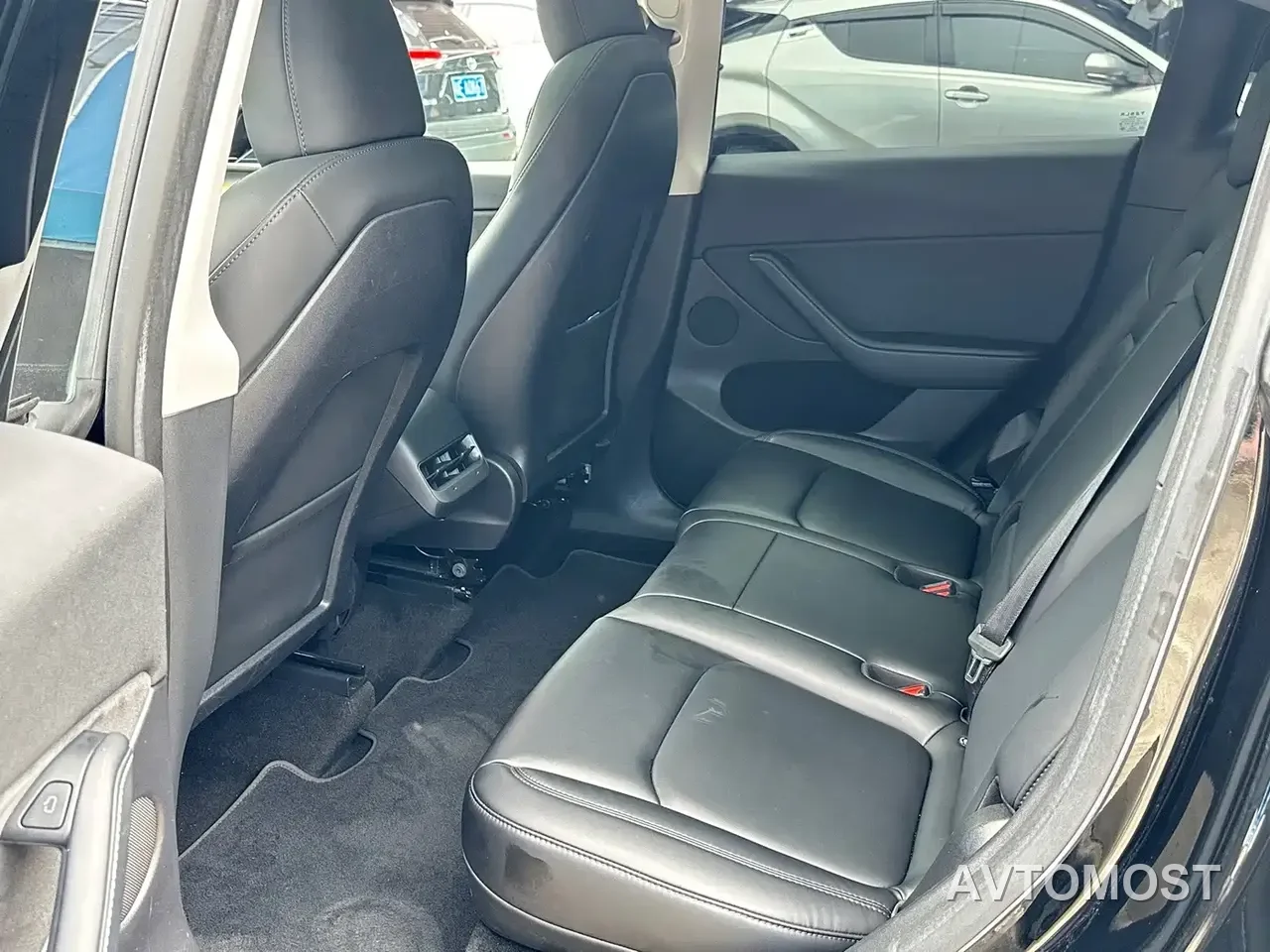 Tesla Model Y 2021 Standard Range Rear-Wheel Drive — фото 8