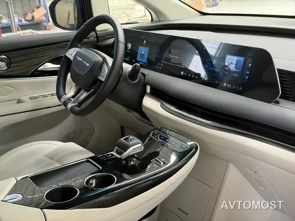 Dongfeng Fengxing Starlight V9 2026 Beyond Joy Series 200km Luxury — фото 1