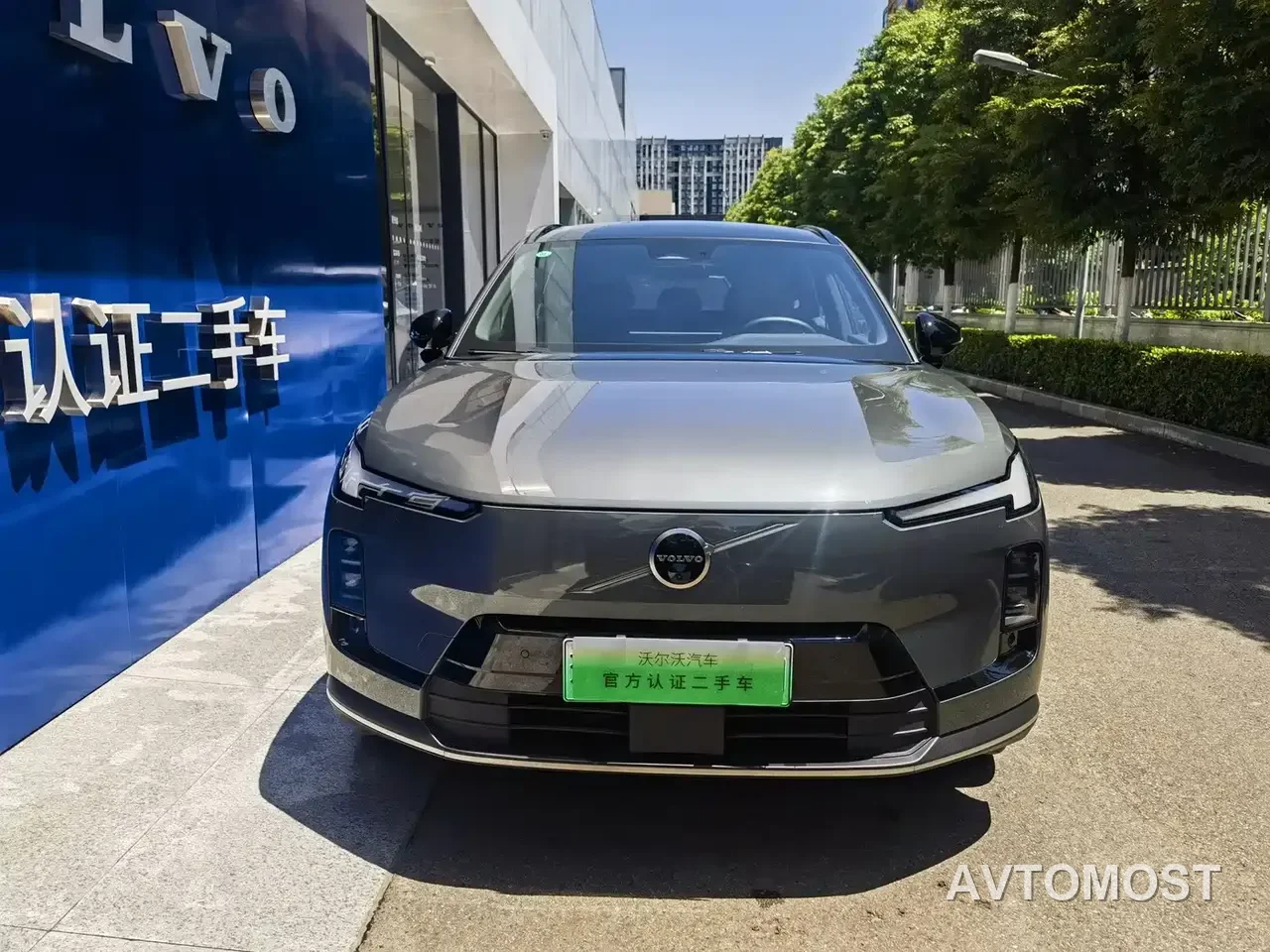 Volvo XC70 Plug-in Hybrid 2025 Standard — фото 2