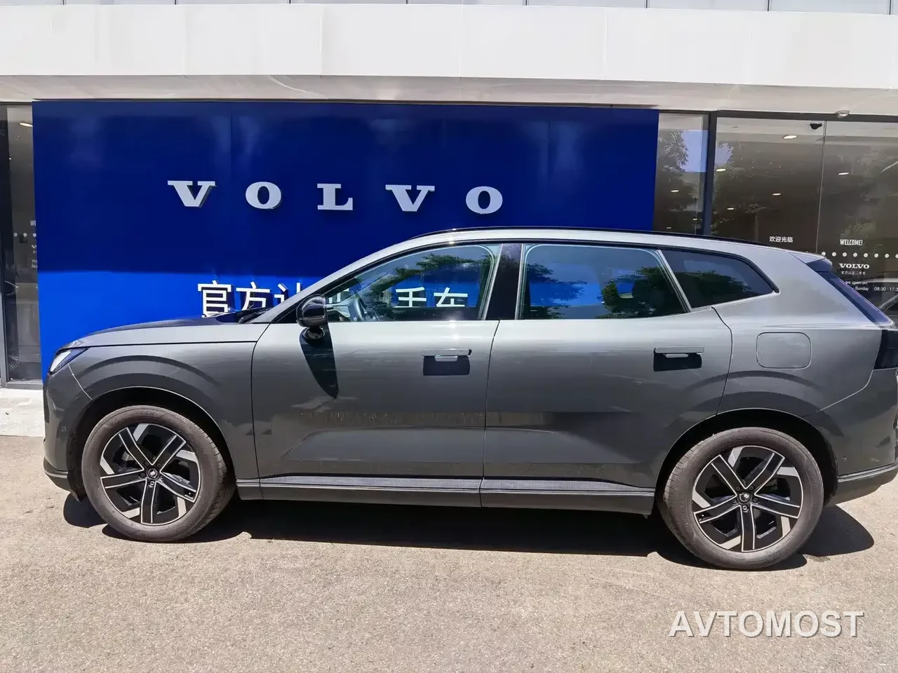 Volvo XC70 Plug-in Hybrid 2025 Standard — фото 4