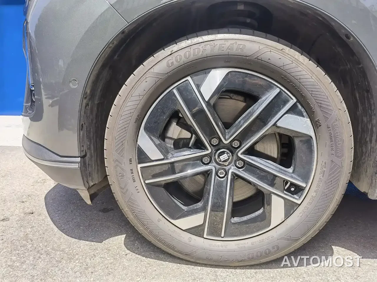 Volvo XC70 Plug-in Hybrid 2025 Standard — фото 5