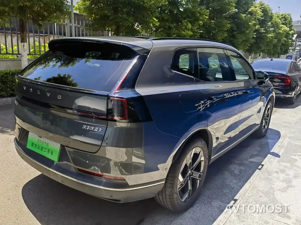 Volvo XC70 Plug-in Hybrid 2025 Standard — фото 6