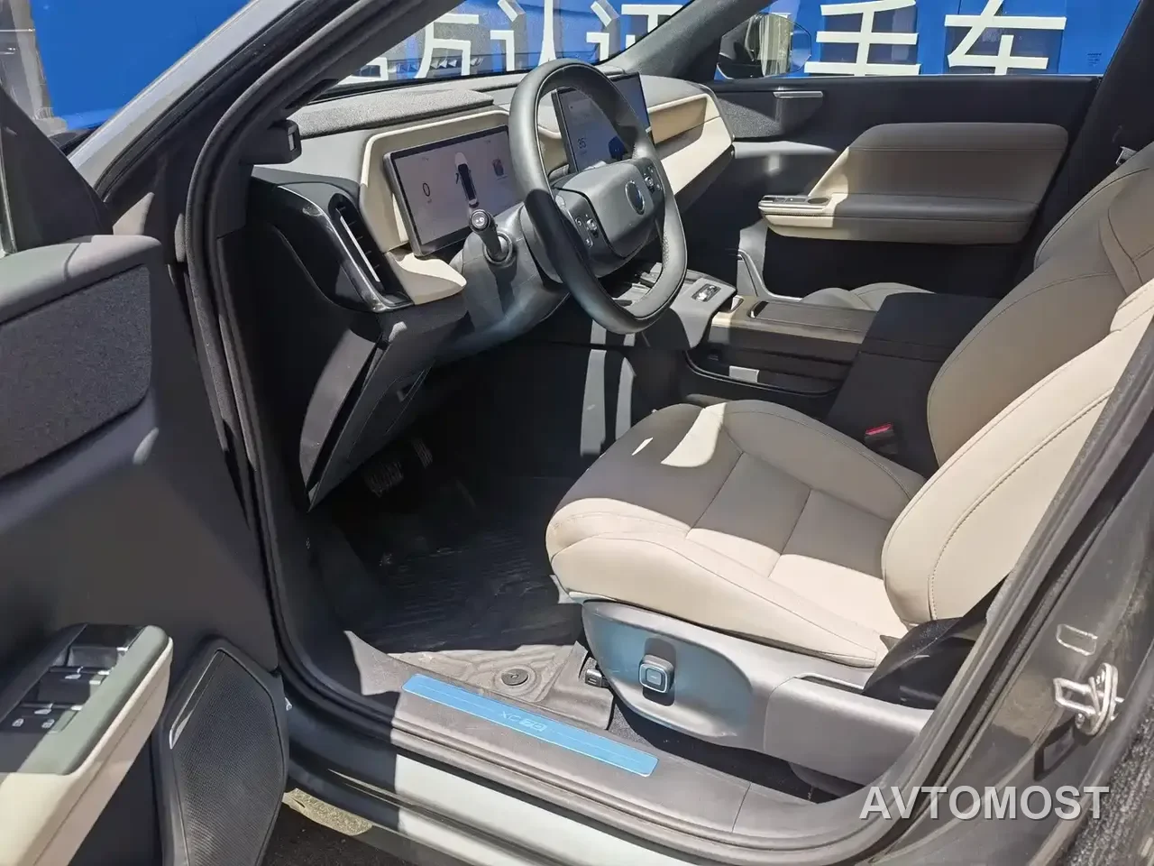 Volvo XC70 Plug-in Hybrid 2025 Standard — фото 9