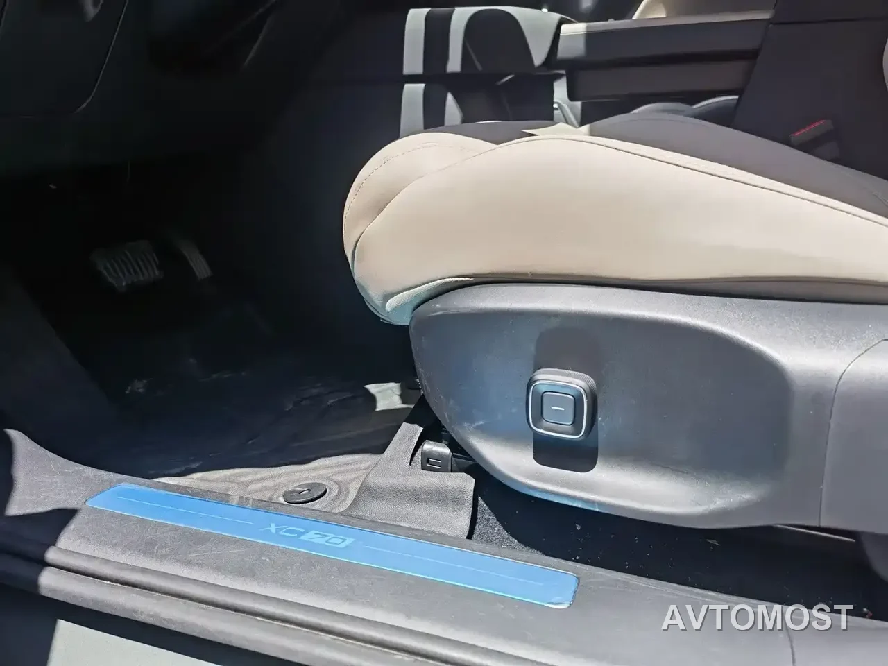 Volvo XC70 Plug-in Hybrid 2025 Standard — фото 18