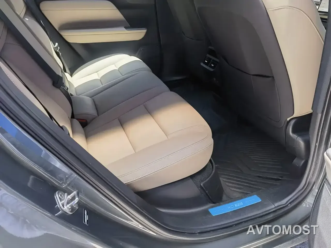 Volvo XC70 Plug-in Hybrid 2025 Standard — фото 16