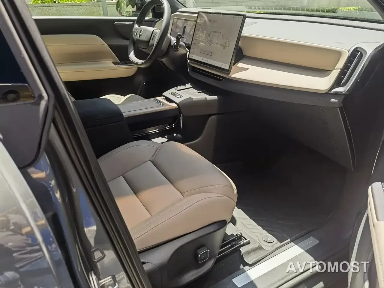 Volvo XC70 Plug-in Hybrid 2025 Standard — фото 17