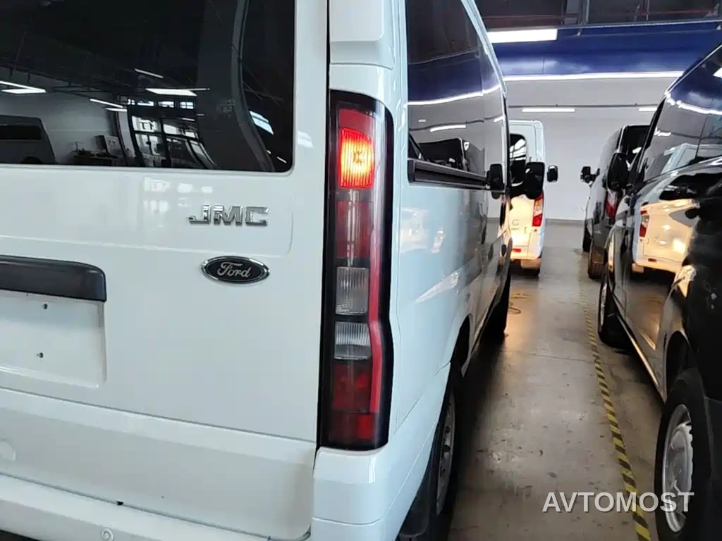 Jiangling JMC Fushun 2023 2.0T Manual Short Wheelbase Low Roof Commercial MPV 6 Seats with Lift-up Tailgate — фото 6