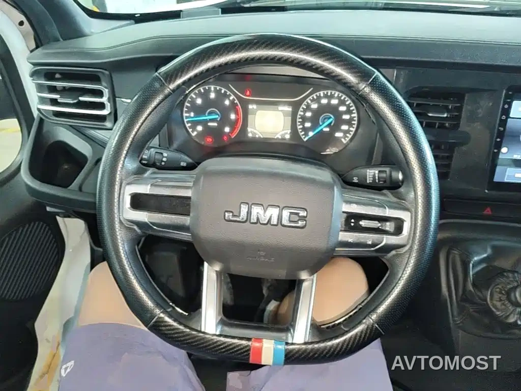 Jiangling JMC Fushun 2023 2.0T Manual Short Wheelbase Low Roof Commercial MPV 6 Seats with Lift-up Tailgate — фото 9