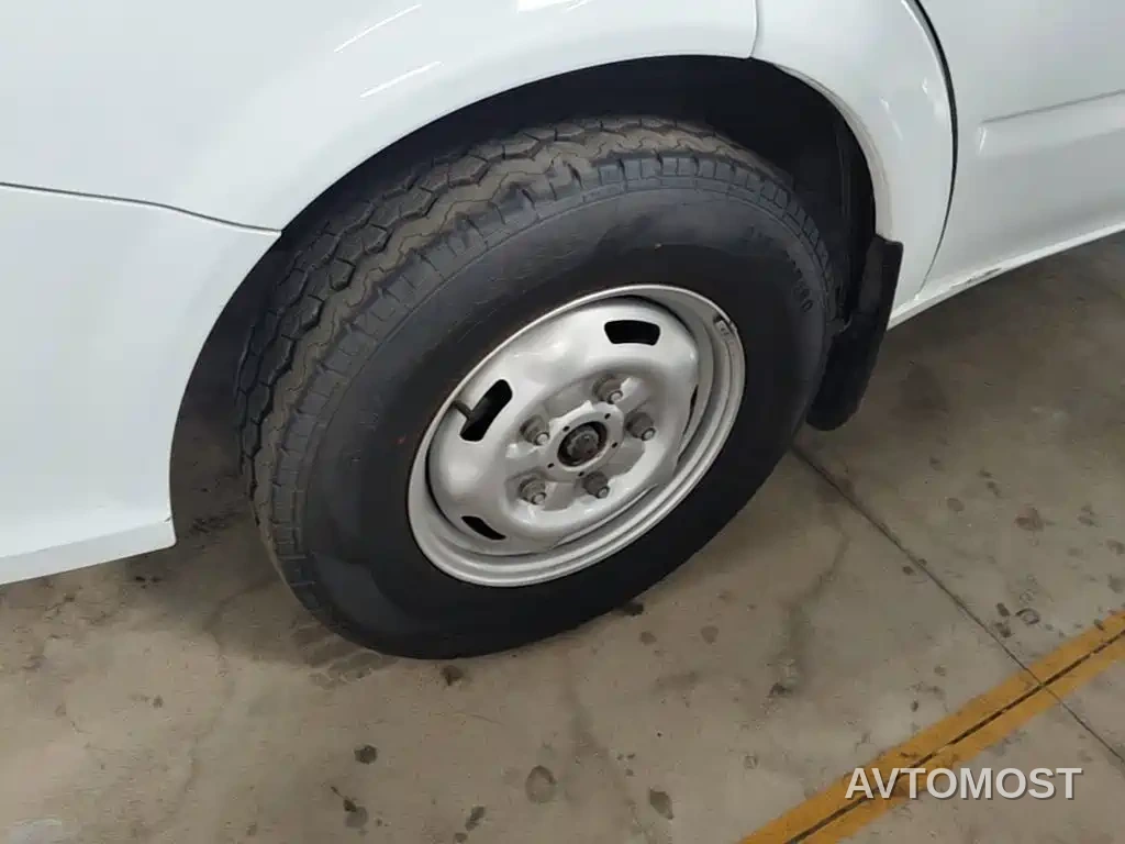 Jiangling JMC Fushun 2023 2.0T Manual Short Wheelbase Low Roof Commercial MPV 6 Seats with Lift-up Tailgate — фото 20