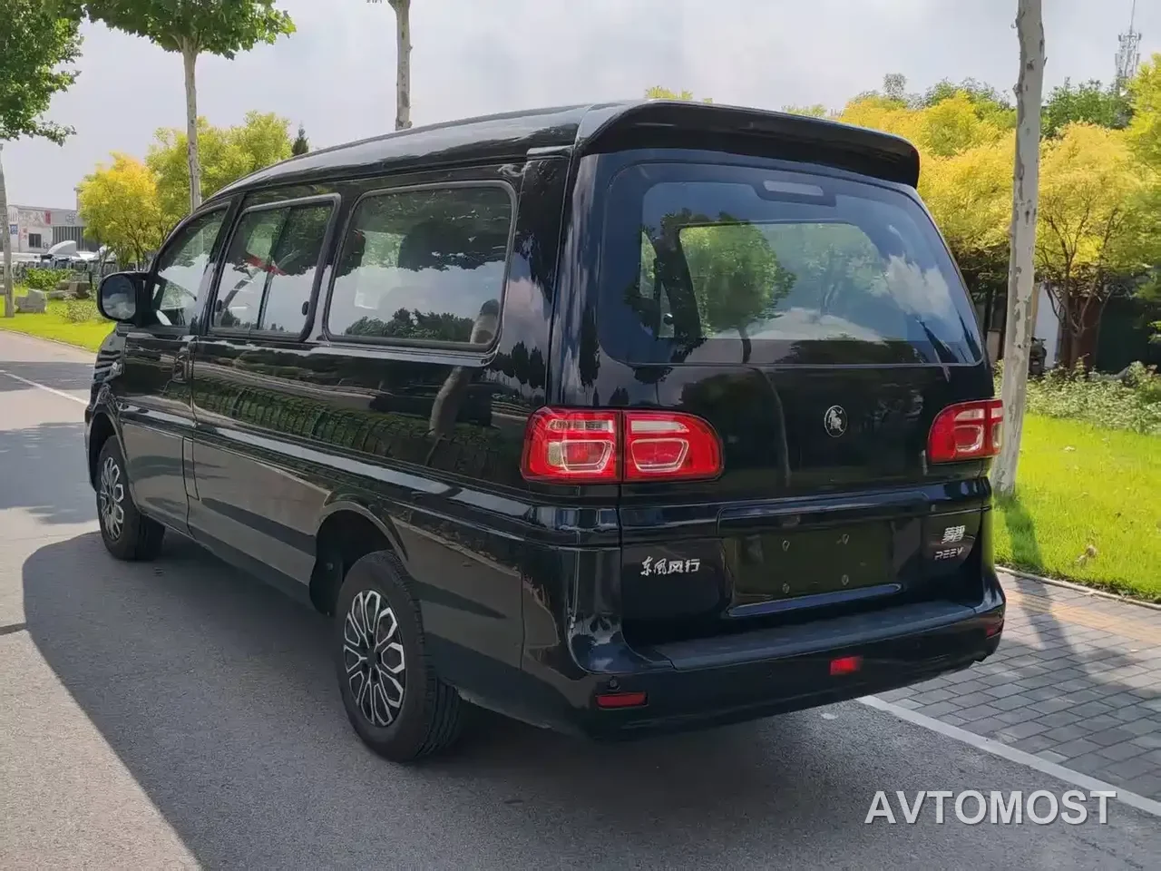 Dongfeng Fengxing Lingzhi New Energy 2025 110km EREV Basic 5-seater — фото 6