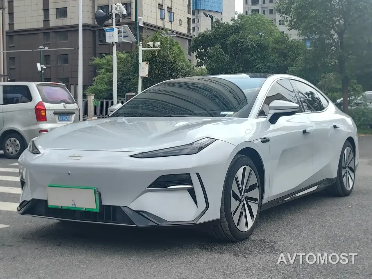 Geely Galaxy E8 2024 550km RWD MAX — фото 1