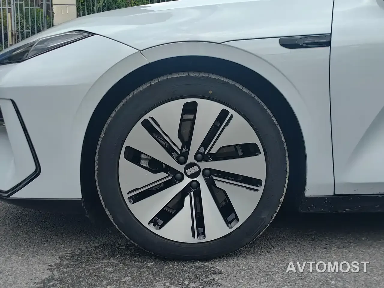 Geely Galaxy E8 2024 550km RWD MAX — фото 9