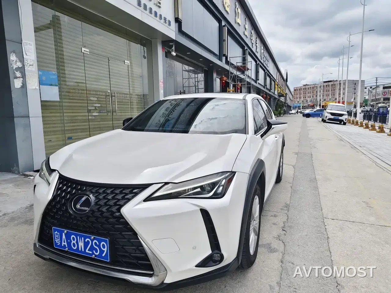 Lexus UX 2020 260h Explore Fun Edition — фото 1