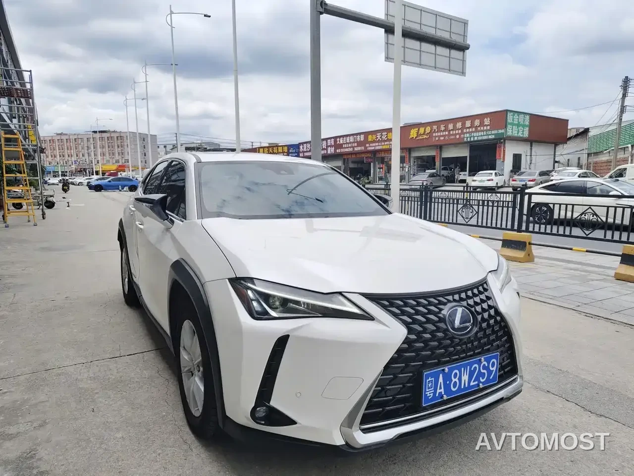 Lexus UX 2020 260h Explore Fun Edition — фото 3