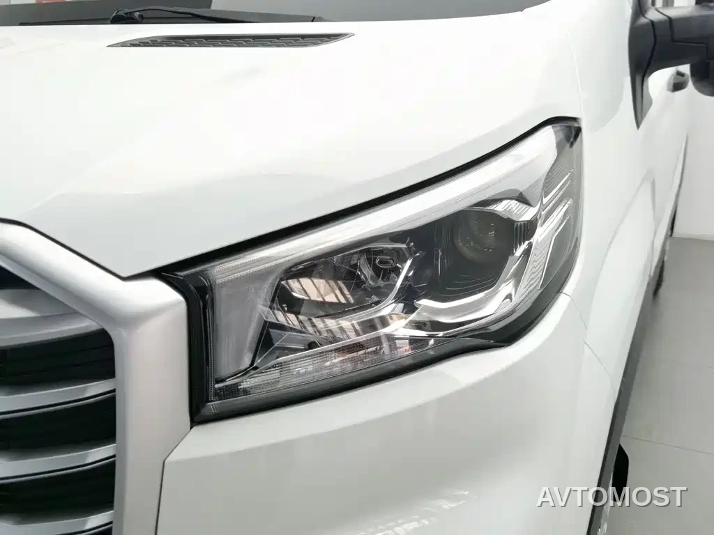 SAIC Maxus Xintu V90 2020 2.0T Manual YunJie Edition FWD Single Rear Tire Short Wheelbase Medium Roof 6-seater — фото 6