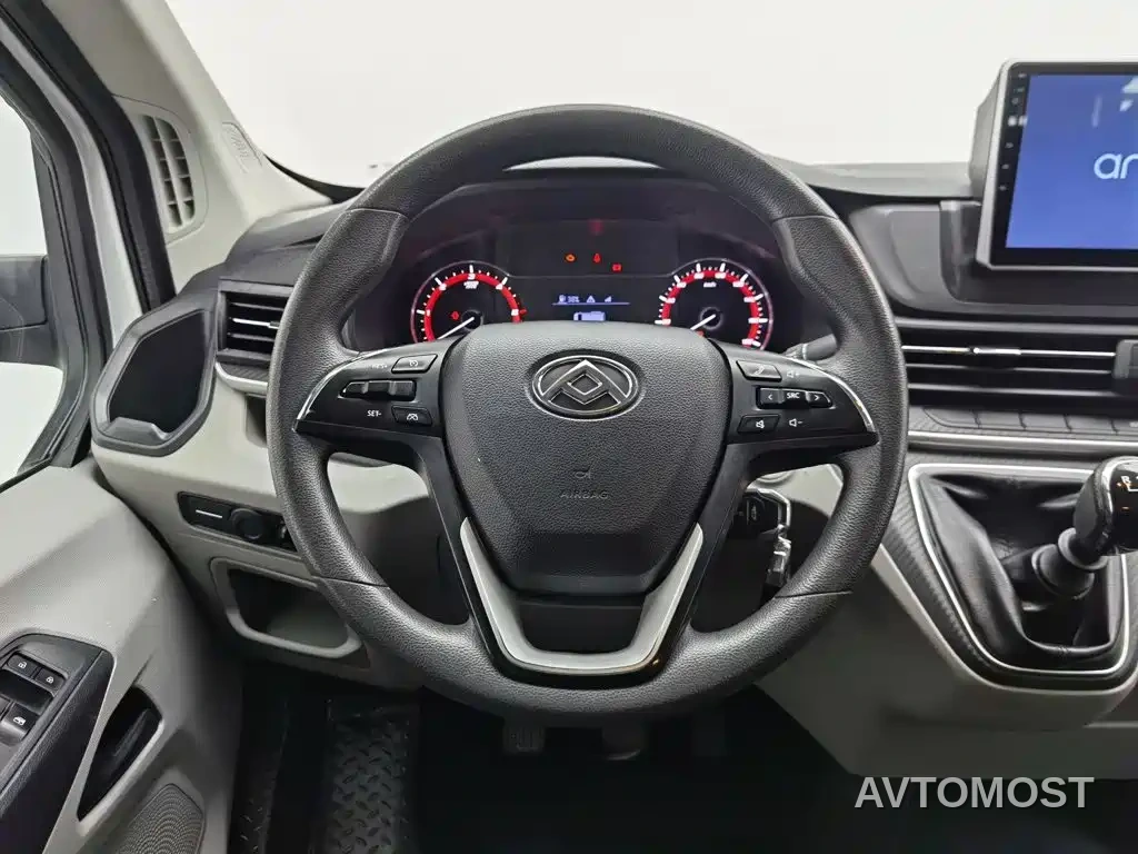 SAIC Maxus Xintu V90 2020 2.0T Manual YunJie Edition FWD Single Rear Tire Short Wheelbase Medium Roof 6-seater — фото 10