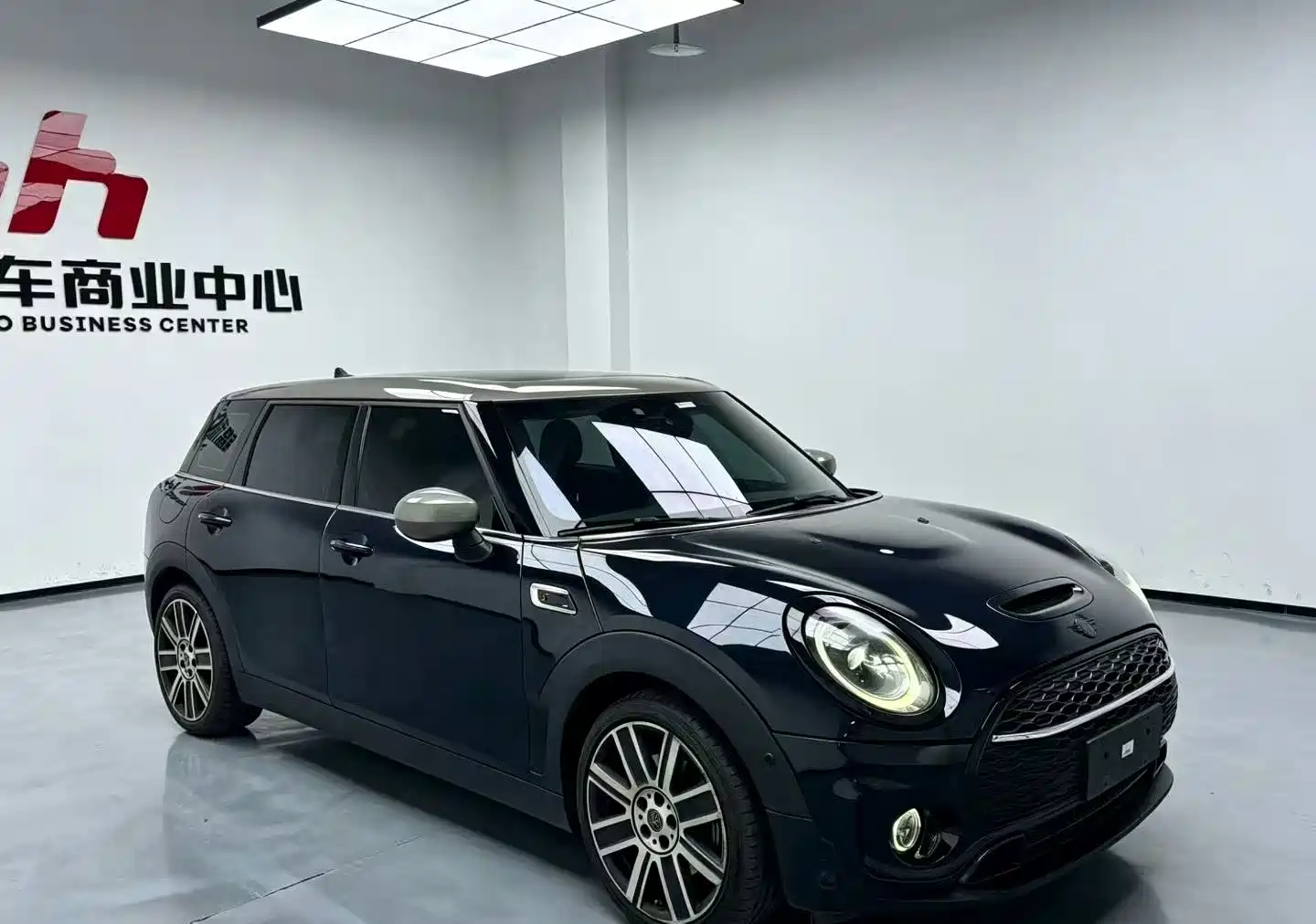 MINI CLUBMAN 2023 2.0T COOPER S Connoisseur — фото 3